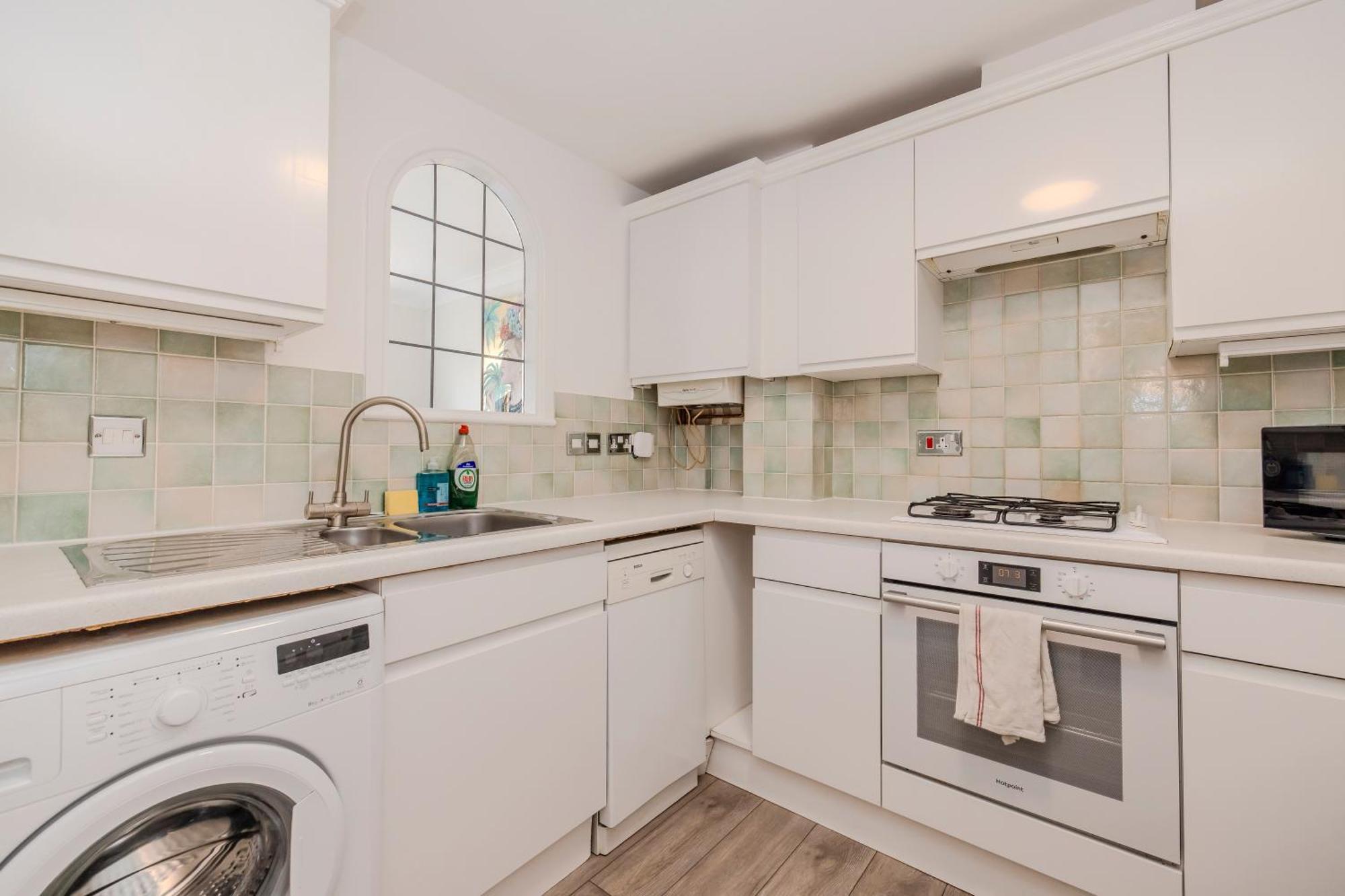 Flash Sale Kemptown 3 Bedroom Flat Bn278nep *