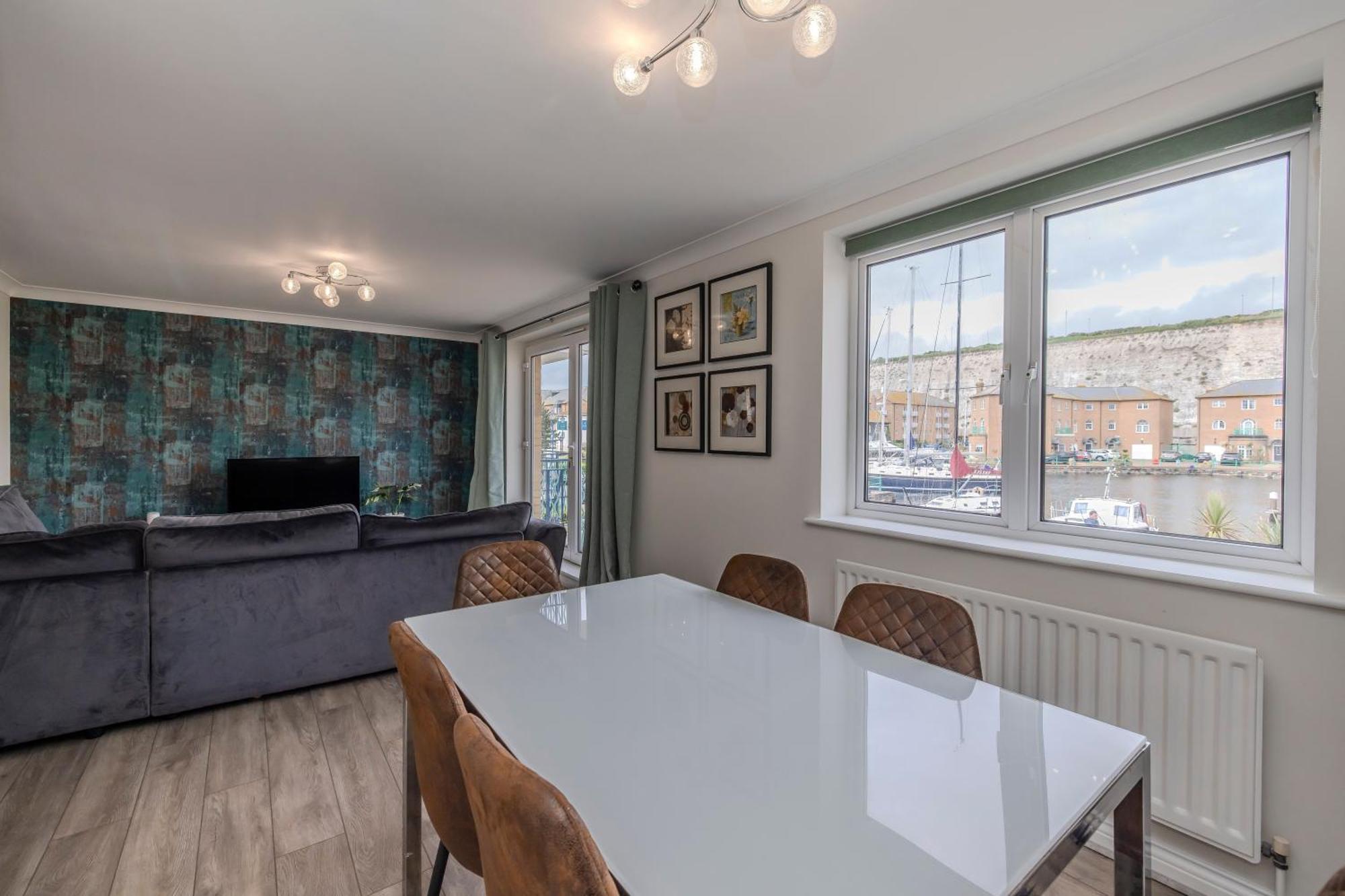 Flash Sale Kemptown 3 Bedroom Flat Bn278nep *